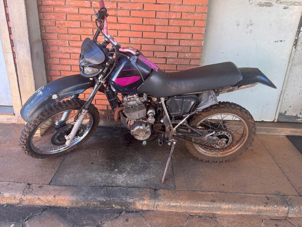 Perseguição em Barra Bonita termina com motociclista preso e veículo adulterado apreendido
