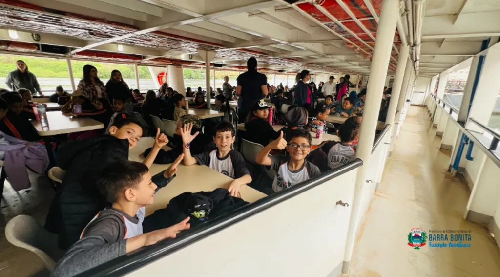 Barra Bonita reúne 800 alunos em passeio ecológico