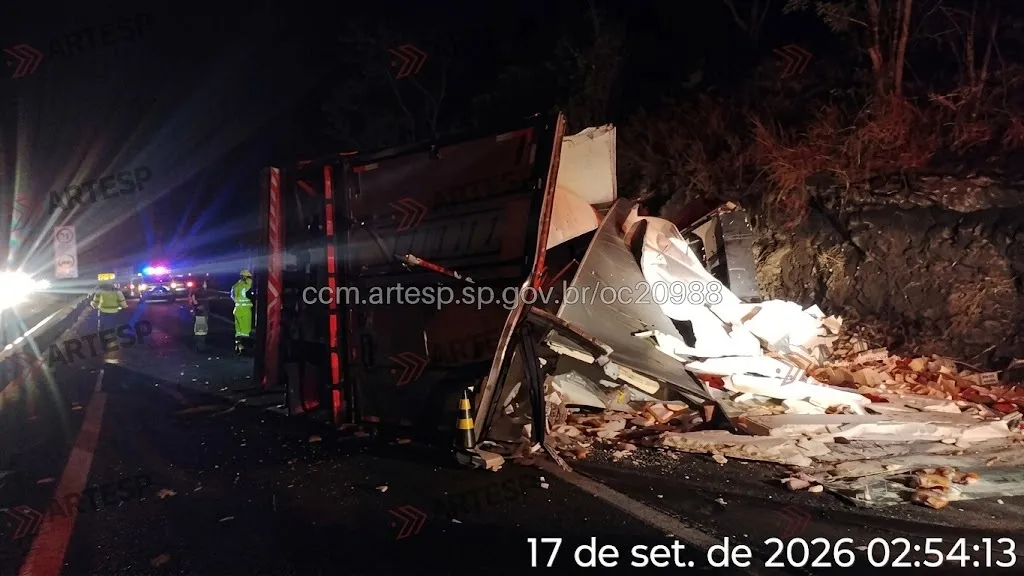 Acidente com carreta e ônibus deixa um ferido grave na Jaú-Brotas