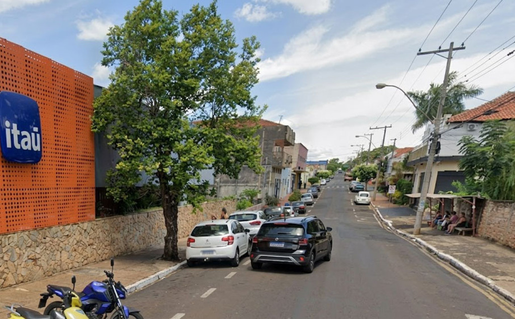 Moção pede estacionamento em 45 graus no centro comercial de Barra Bonita