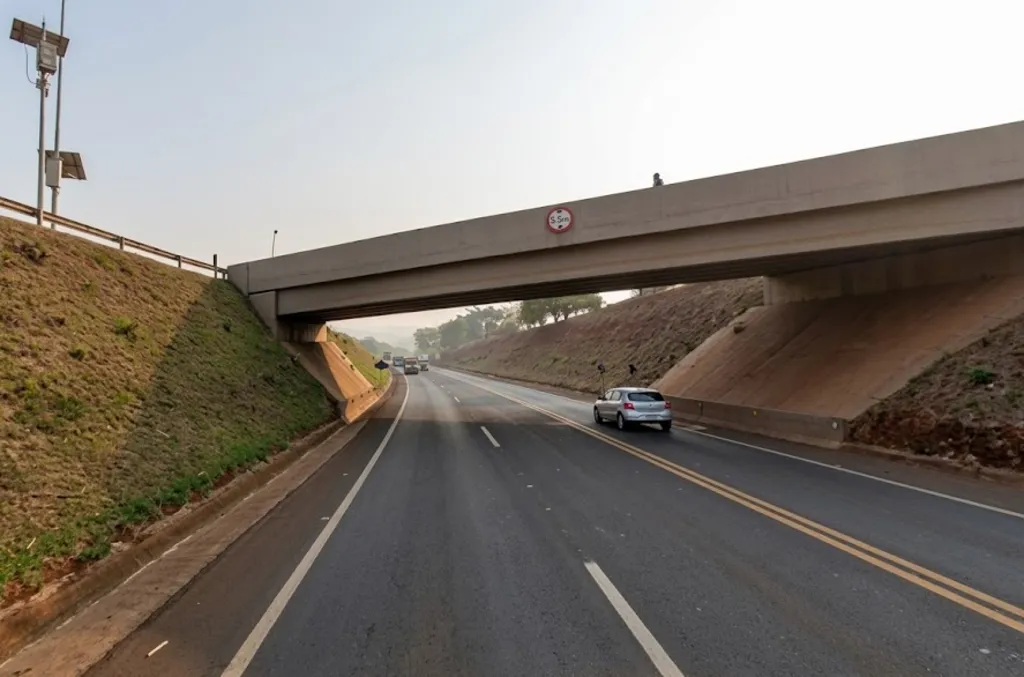 Homem de 29 anos morre ao cair de viaduto