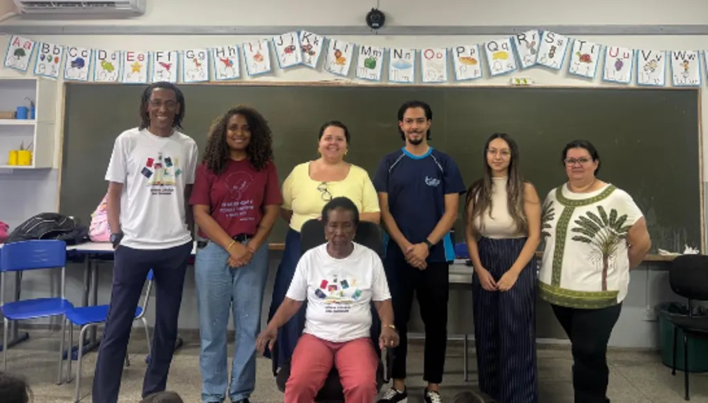 Escritora Geni Guimarães visita escolas na semana literária em sua homenagem