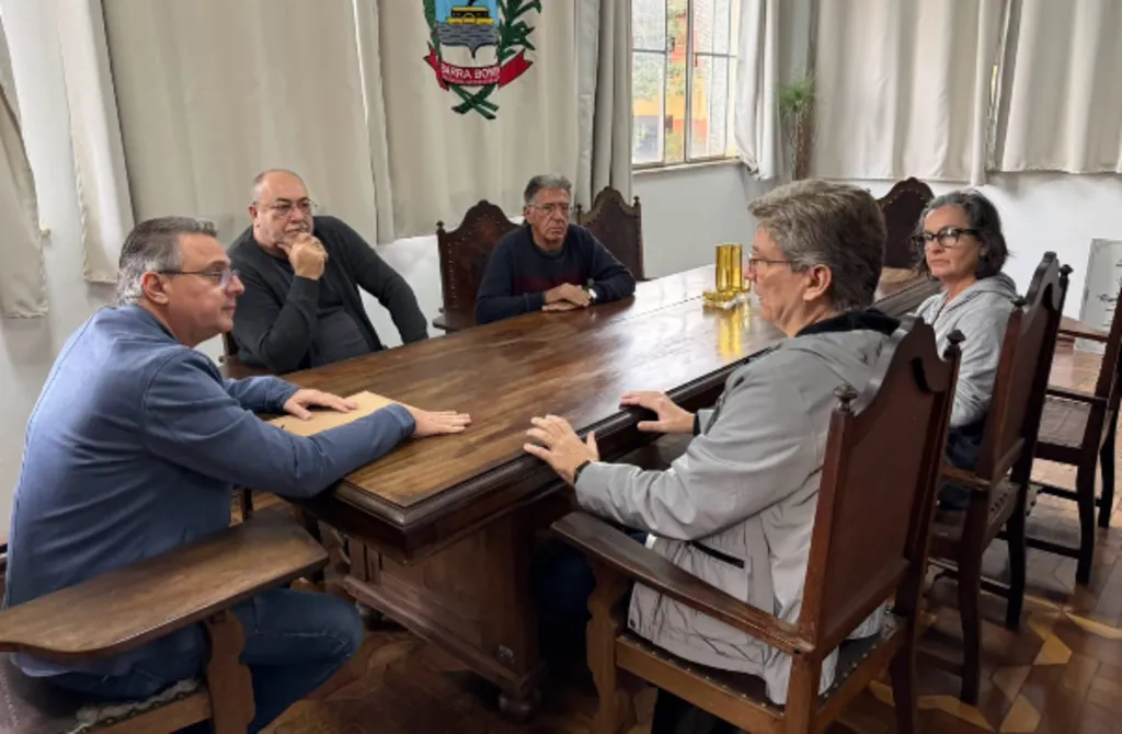 Prefeitura discute acesso à SP-255 com proprietários de terras