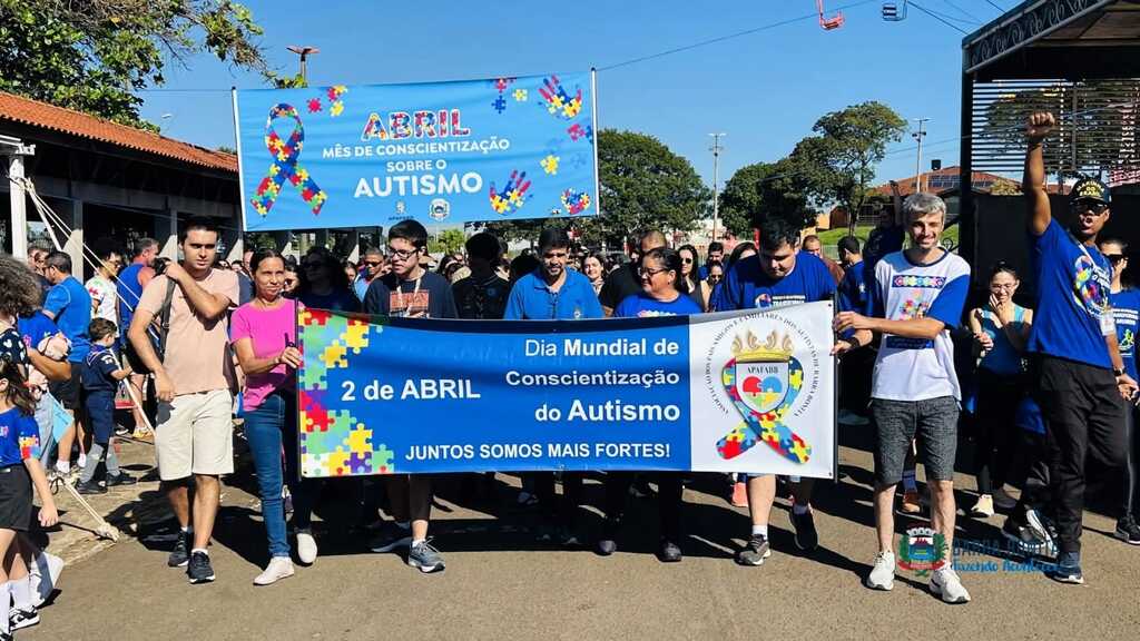 Domingo de mobilização e nostalgia movimenta a orla turística